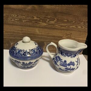 Vintage Churchill England Blue Willow Sugar And Creamer Set